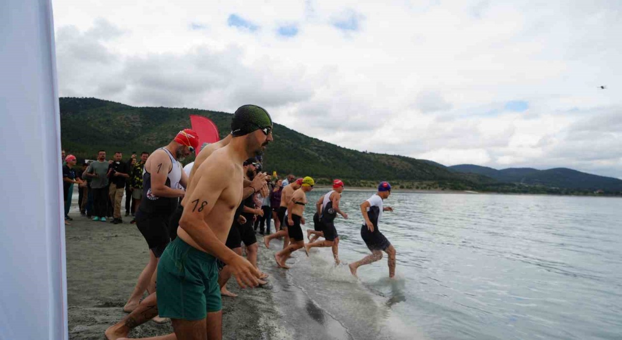 Beyazın ve turkuazın kalbinde nefes kesen mücadele; Salda Gölünde sporla doğa el ele