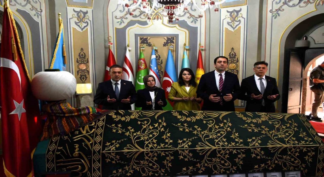 Bilecik Valisi Sözer Ertuğrul Gazinde dua ederek göreve başladı