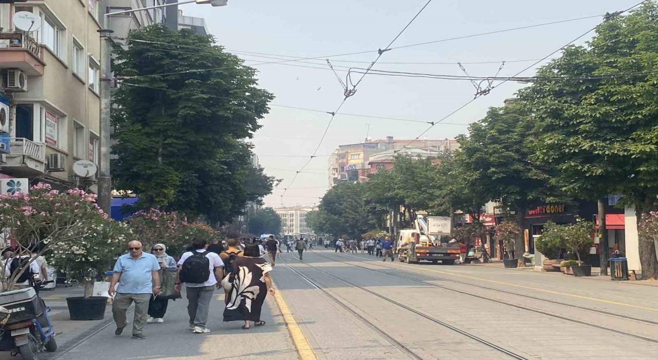 Bilecikte süren yangının dumanı Eskişehire ulaştı