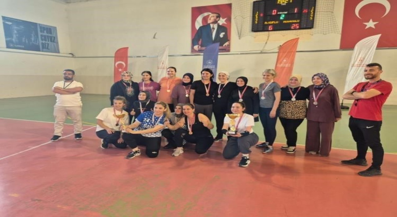 Bilecikte Veliler Arası Voleybol Turnuvası düzenlendi
