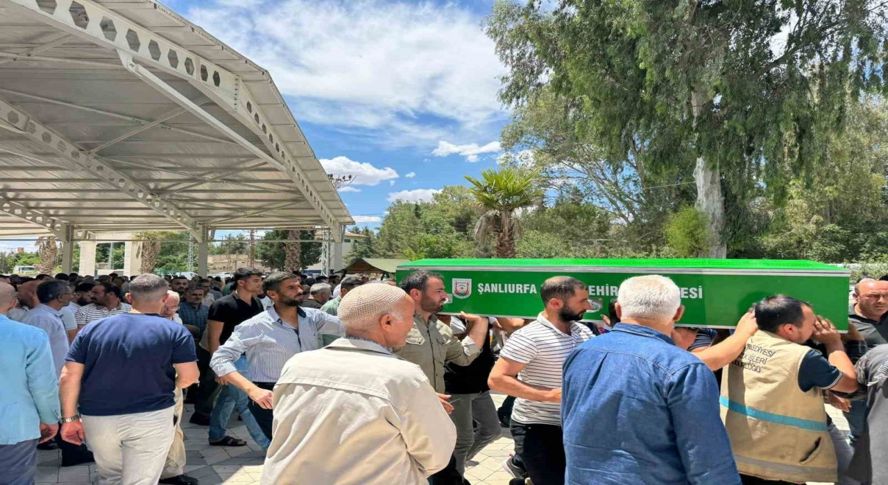 Birecikte otomobille çarpışan motosikletli hayatını kaybetti