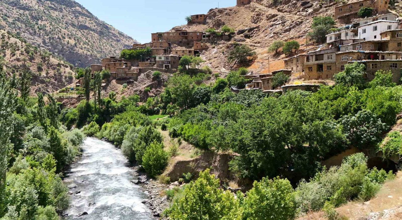 Bitlisin saklı cenneti: Hacı Mehmet köyü doğaseverlerin yeni gözdesi oldu