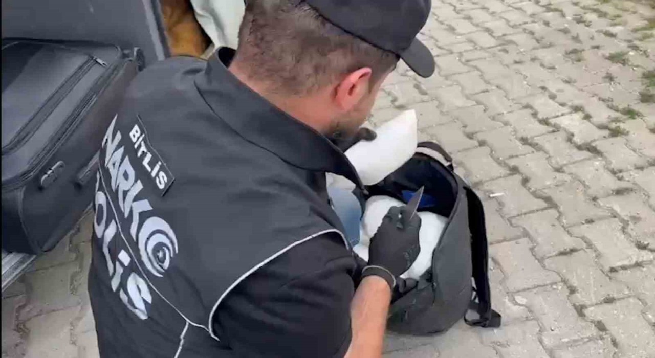 Bitliste 13 kilo metanfetamin ele geçirildi