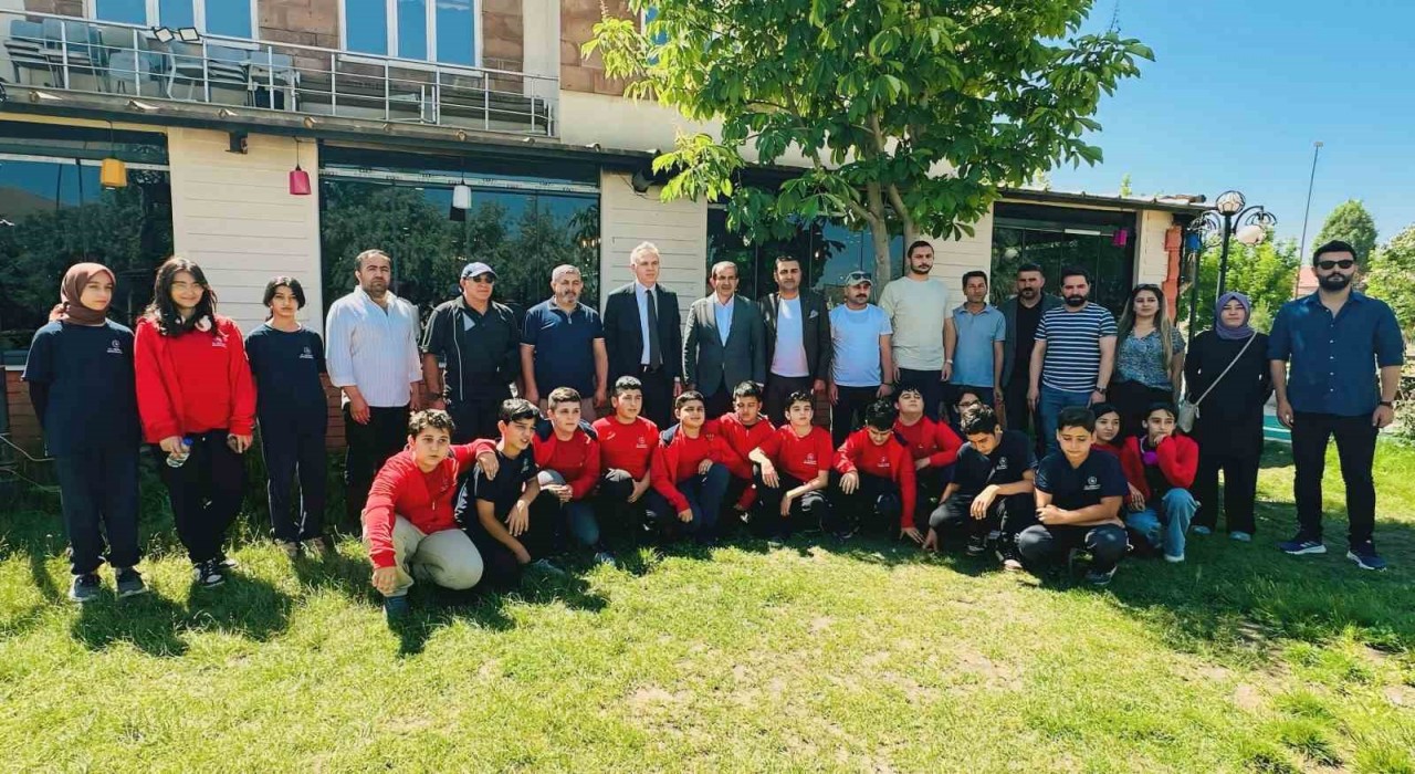 Biz Bir Takımız projesiyle Adıyamanlı öğrenciler Yüksekovada buluştu
