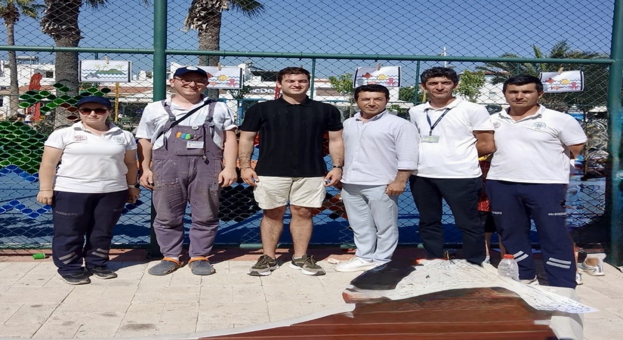 Bodrumda çocuklar 4 bin bardakla yaza sanatla Merhaba dedi