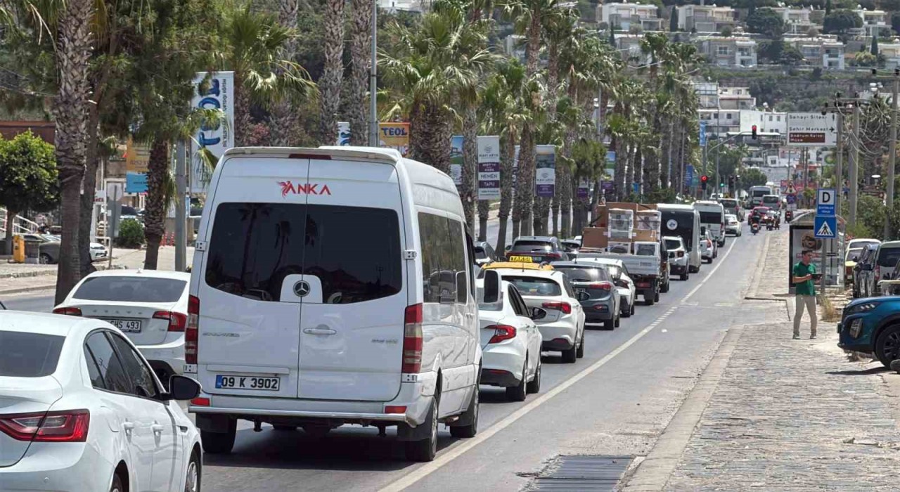 Bodrumdan bayram dönüşü 24 saatte 15 binden fazla araç çıkış yaptı