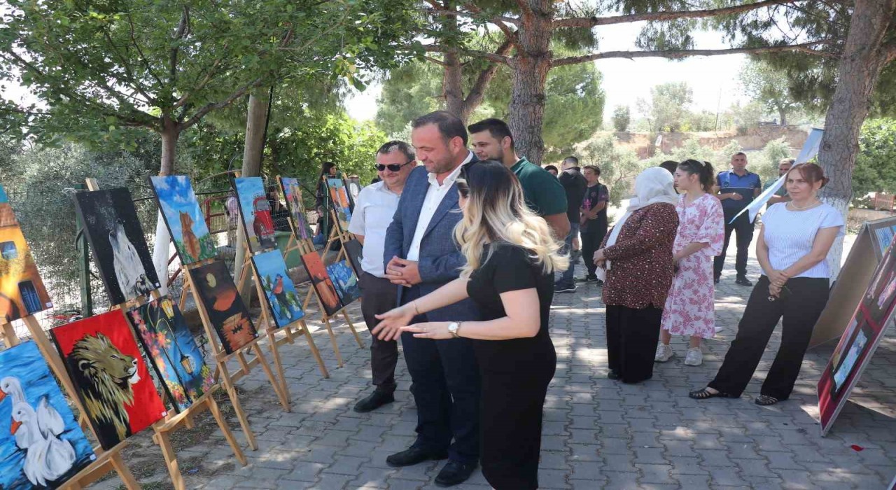 Bozdoğanda minik ressamlar hünerlerini sergiledi