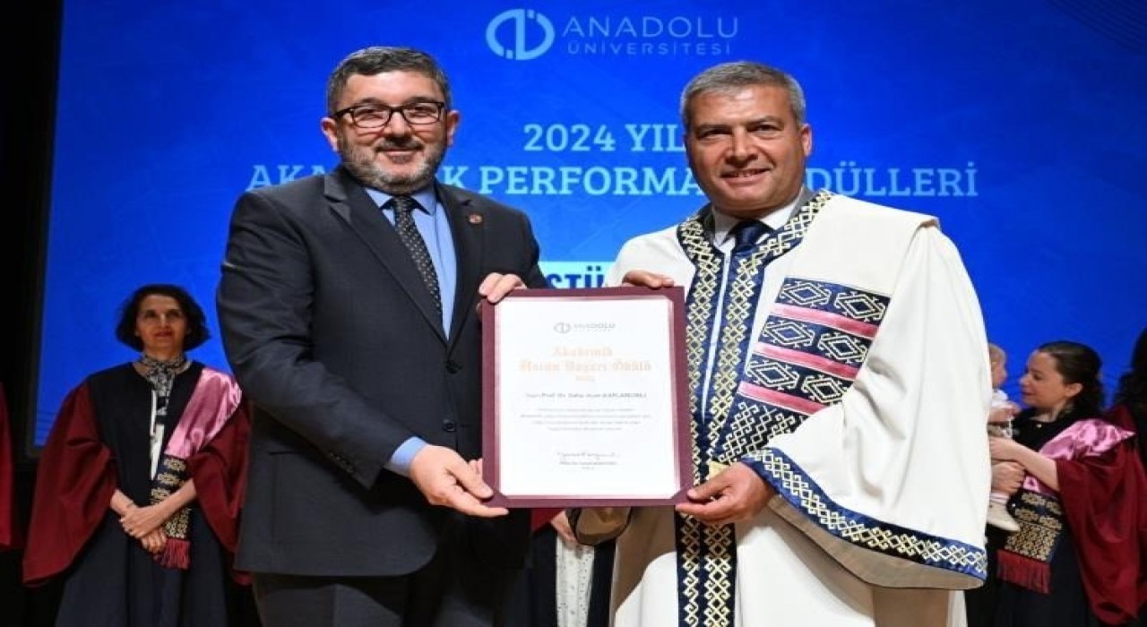 BŞEÜ Rektörü Prof. Dr. Kaplancıklıya akademik üstün başarı ödülü