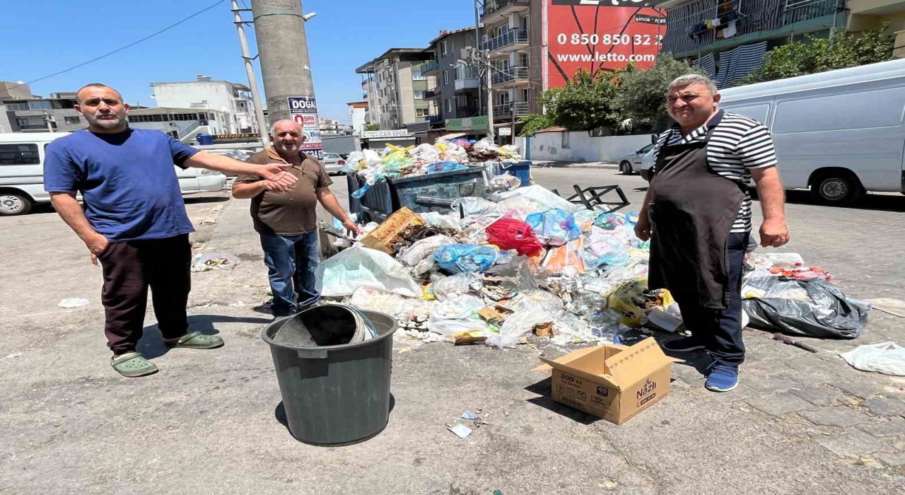 Bucada işçi eyleminin üçüncü günü: Sokaklar çöp koktu, vatandaş isyan etti
