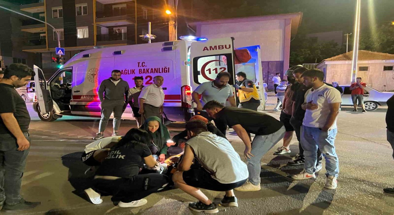 Bucakta kamyonet ile motosiklet çarpıştı: 1 yaralı