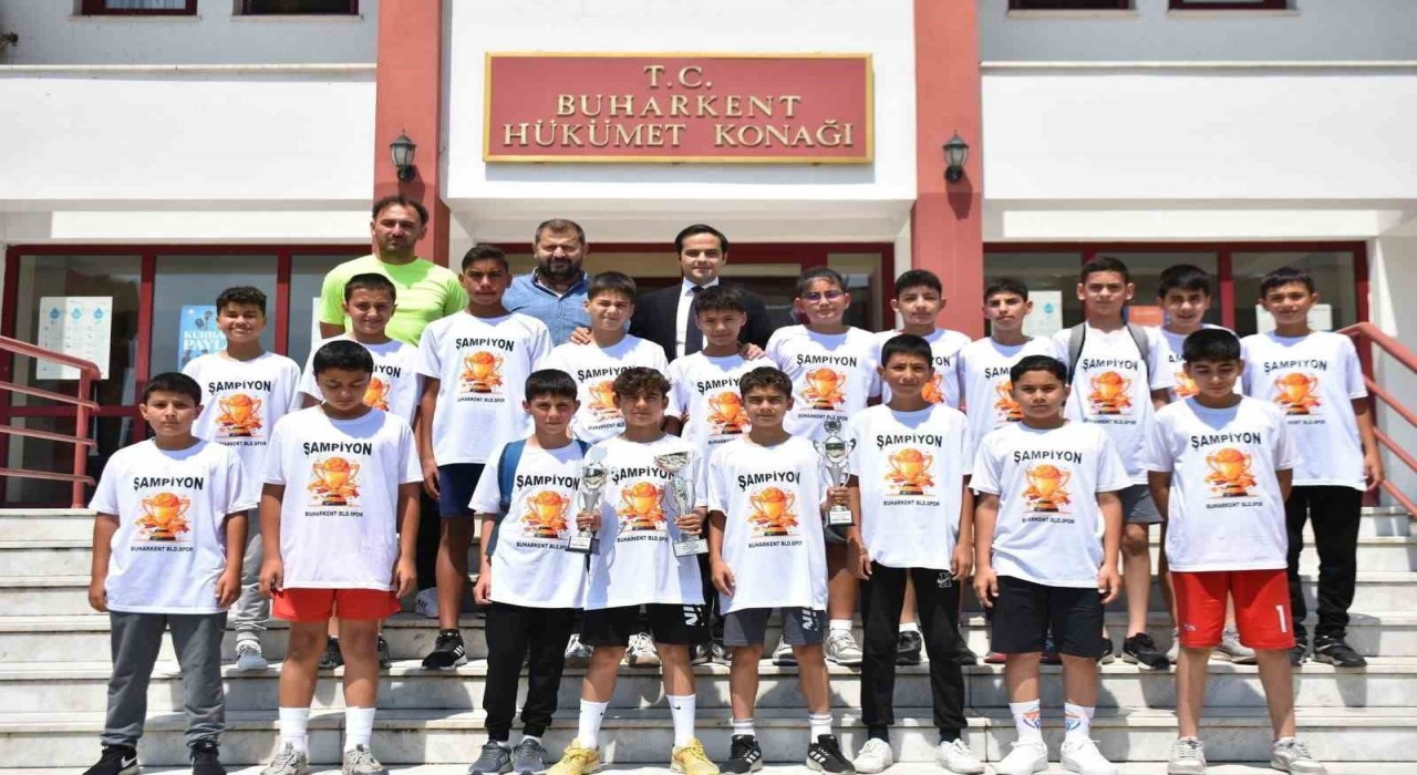 Buharkentte U13 Takımı namağlup şampiyon oldu