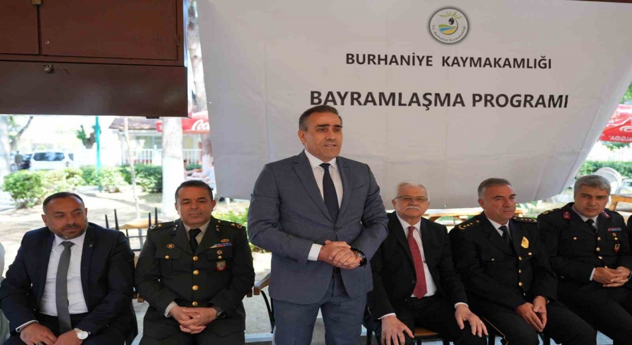 Burhaniyede bayramlaşma töreni yapıldı