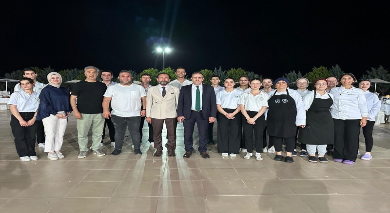 Burhaniyede Kaymakam İlyas Memiş için veda yemeği düzenlendi