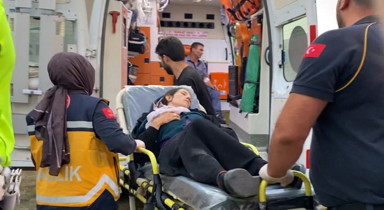 Bursada çatı yangını: 1 kişi dumandan etkilendi