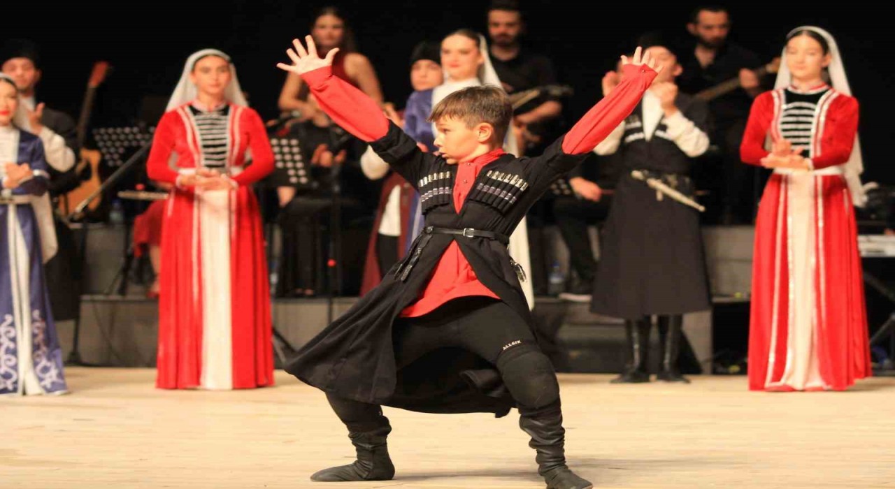 Bursada Çerkes şöleni nefes kesti