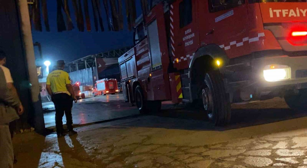 Bursada geri dönüşüm tesisinde yangın