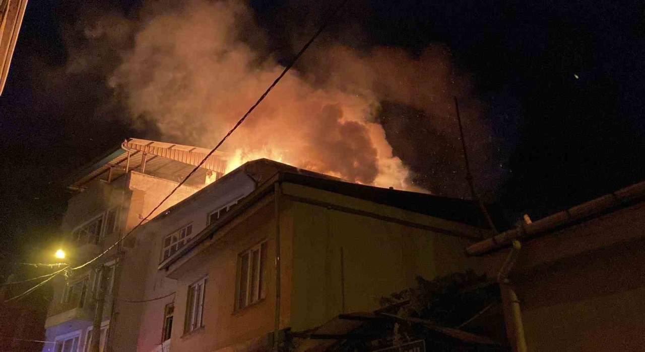 Bursada oto tamirhanesinde yangın