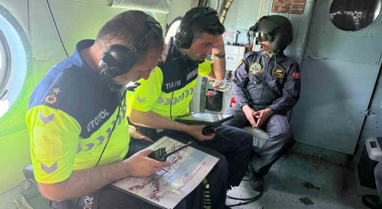 Bursada tatil trafiğine jandarmadan helikopterle denetim