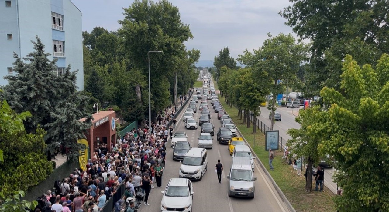 Bursada YKS öncesi trafik yoğunluğu öğrencilere zor anlar yaşattı