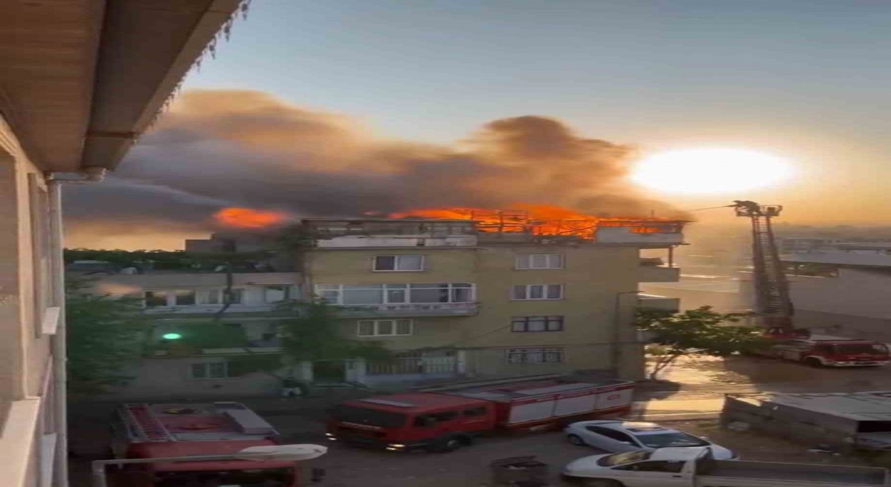 Bursadaki çatı katı yangınında 1 kişi hayatını kaybetti