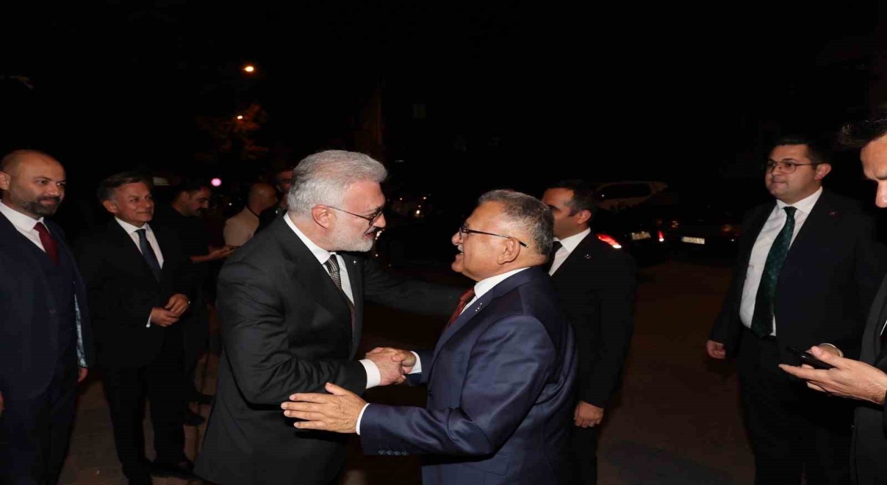 Büyükkılıç: Memleketimiz için yapılan her türlü hizmette sadece elimizi değil, gövdemizi taşın altına koymaya hazırız