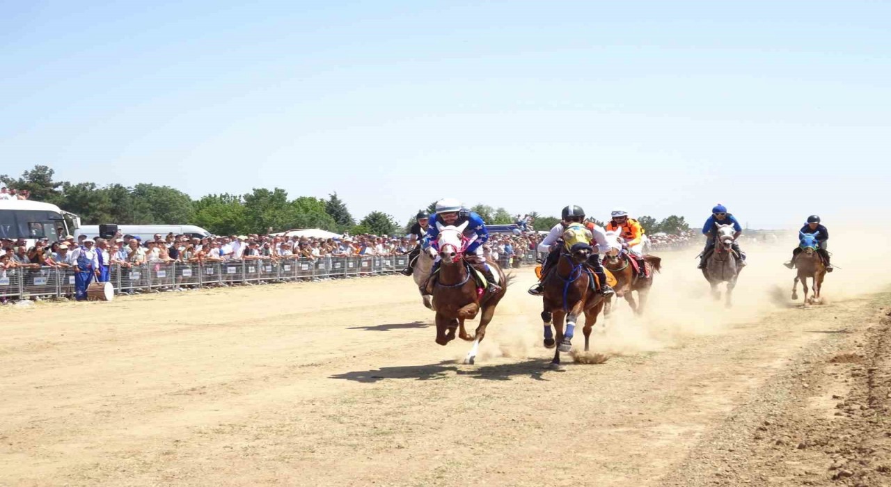 Büyükmandırada at yarışları düzenlendi