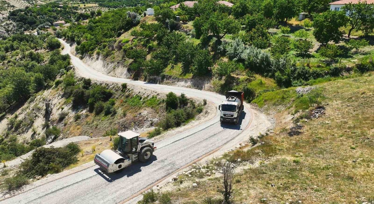 Büyükşehir Belediyesi Bağköy Mahallesinin yolunu güvenli hale getirdi