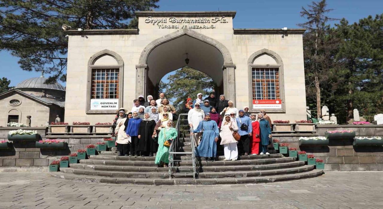 Büyükşehir KAYMEKten, 9 ülkeden gelen kursiyerlere Kayseriyi tanıtan etkinlik