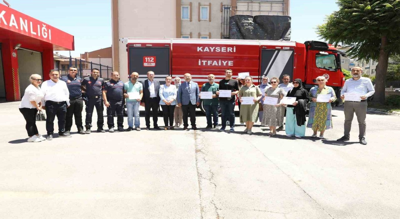 Büyükşehirin ‘Afet odaklı kurslarında katılım belgeleri sahiplerini buldu