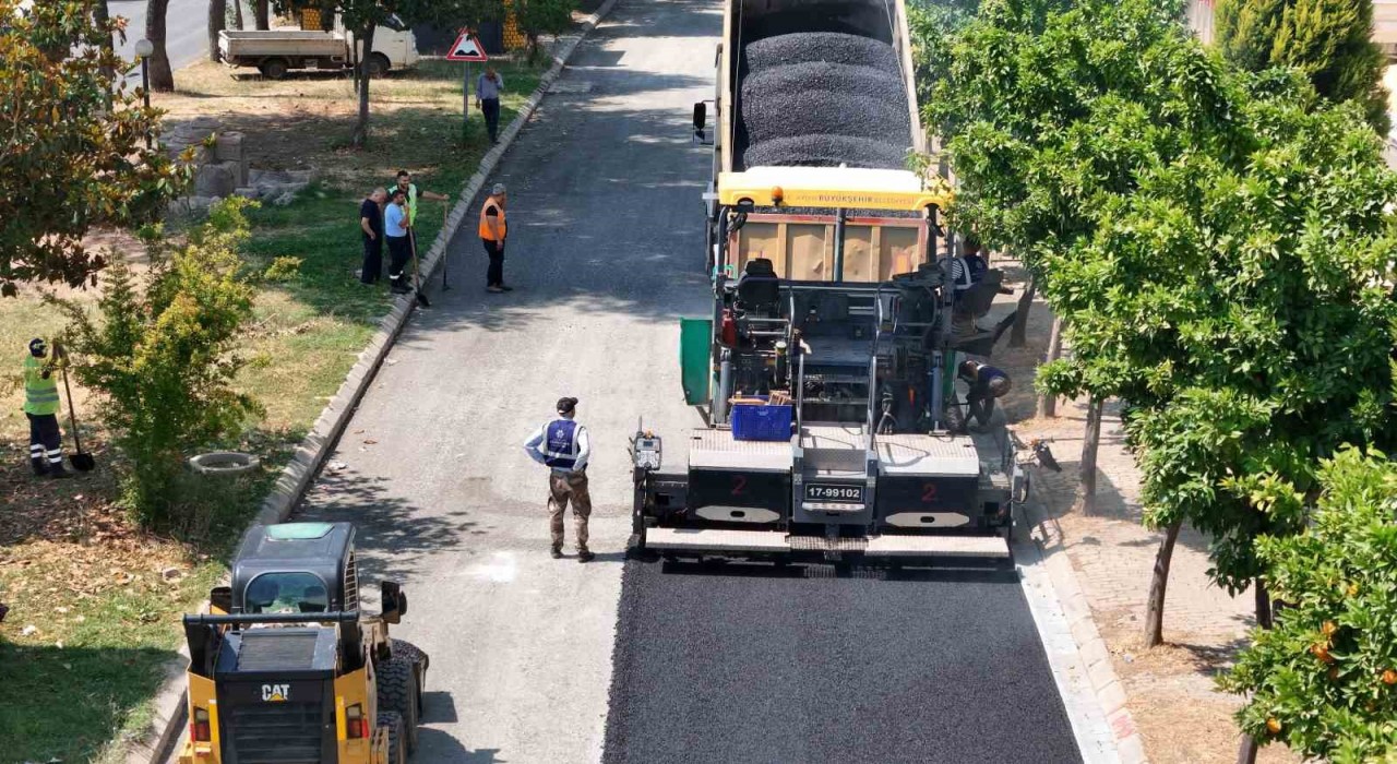 Büyükşehirin yol çalışmaları devam ediyor