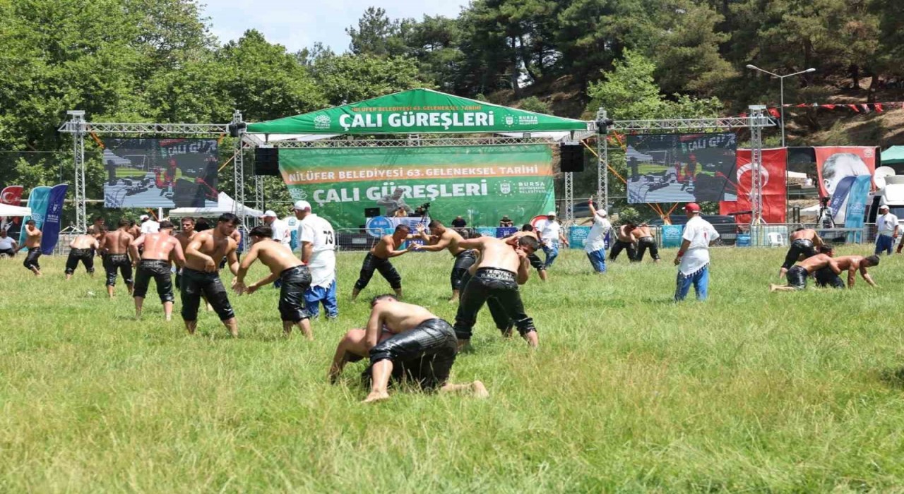 Çalıda başpehlivan Mehmet Yeşil Yeşil oldu