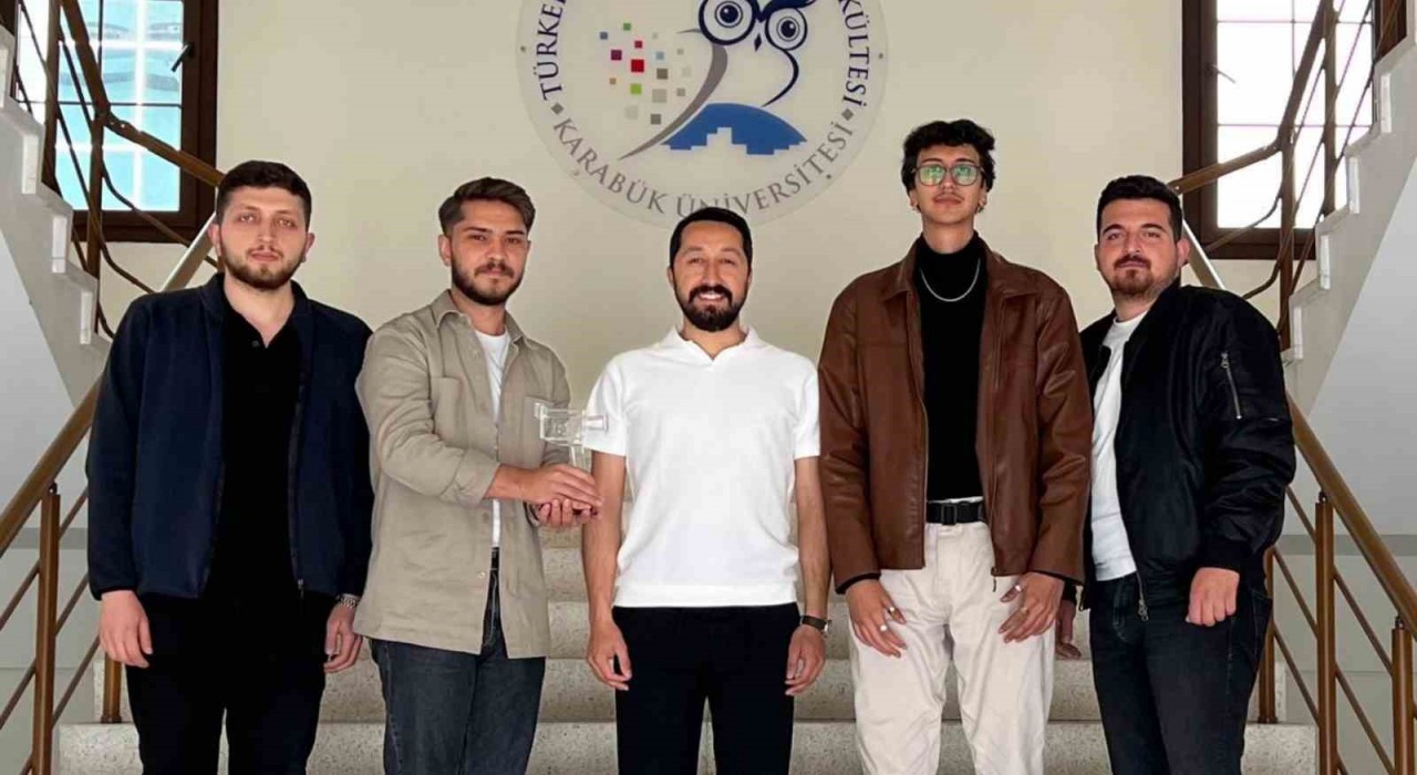 Cam Adam Belgeseli Etkileyici Senaryo Ödülü aldı