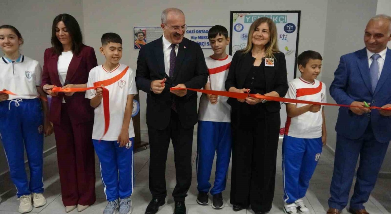 Çanakkalede açılan yenilikçi sınıfa Bolu Kartalkaya faciasında hayatını kaybeden Alp Mercanın adı verildi