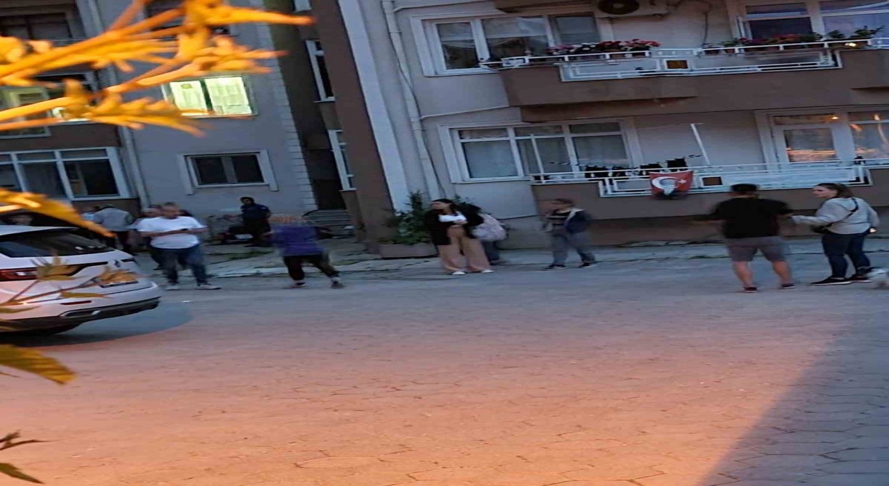 Çanakkalede cam silen kadın 2nci kattan düşerek hayatını kaybetti