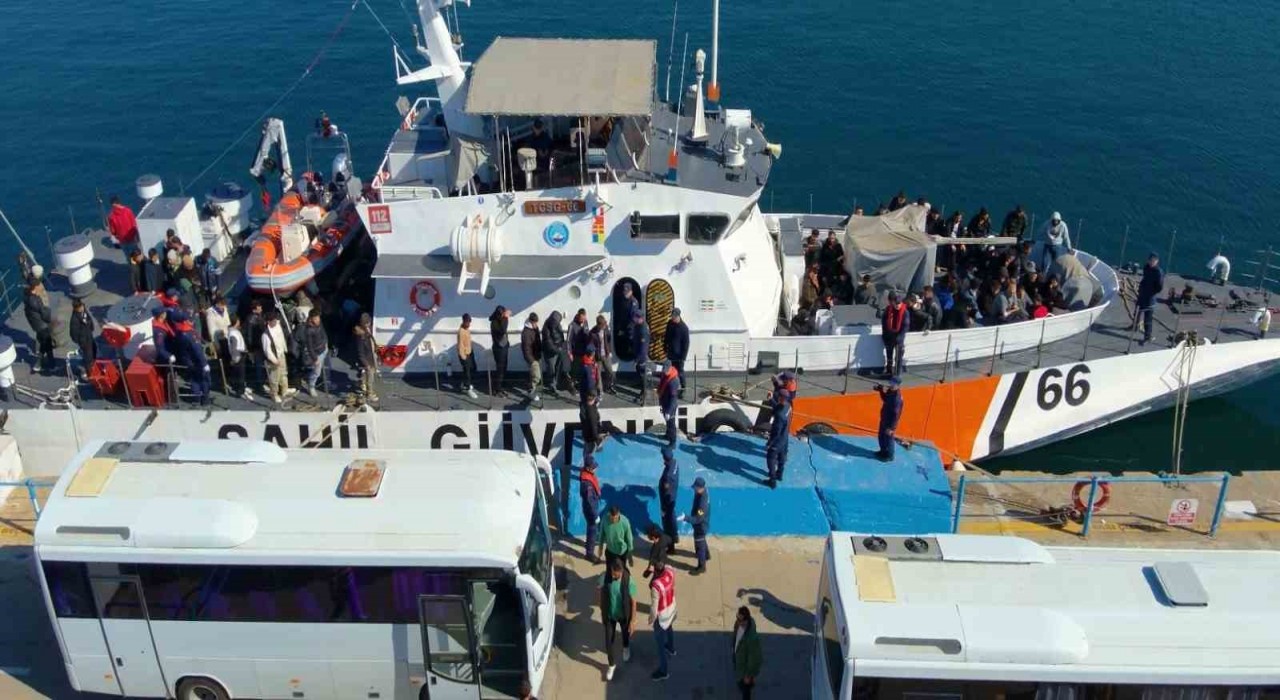Çanakkalede göçmen kaçakçılığı operasyonuna 23 tutuklama