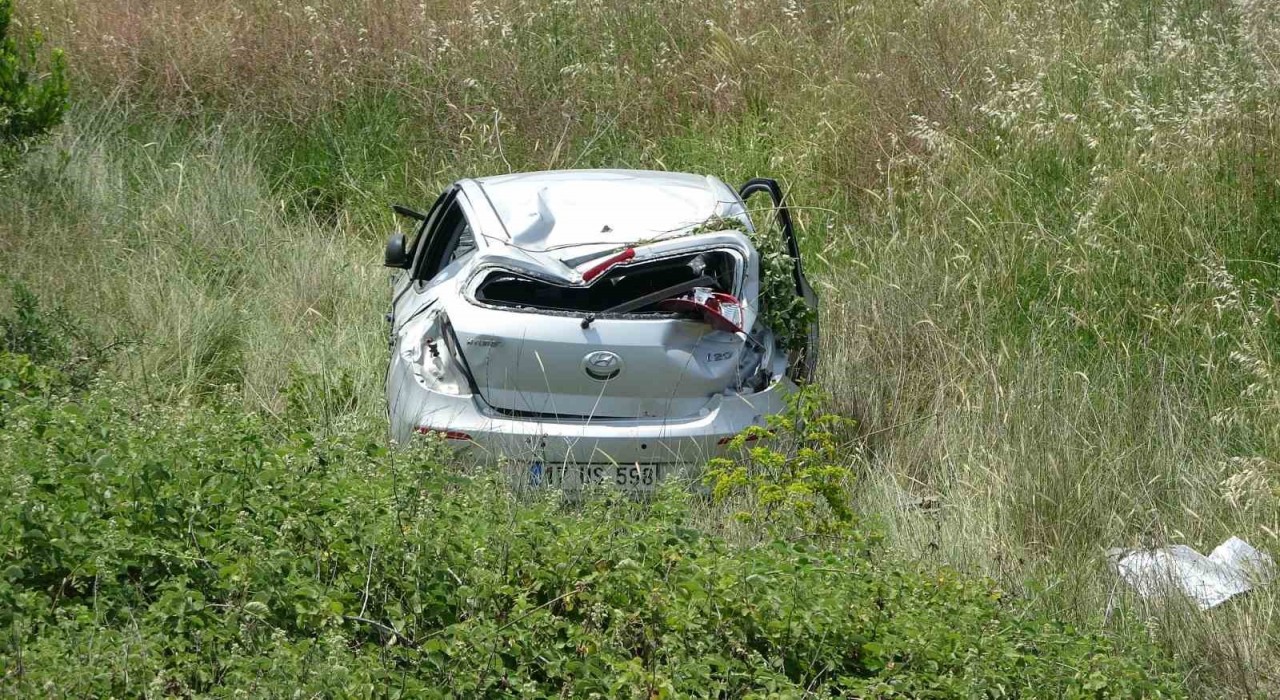 Çanakkalede şarampole uçan aracın sürücüsü yaralandı
