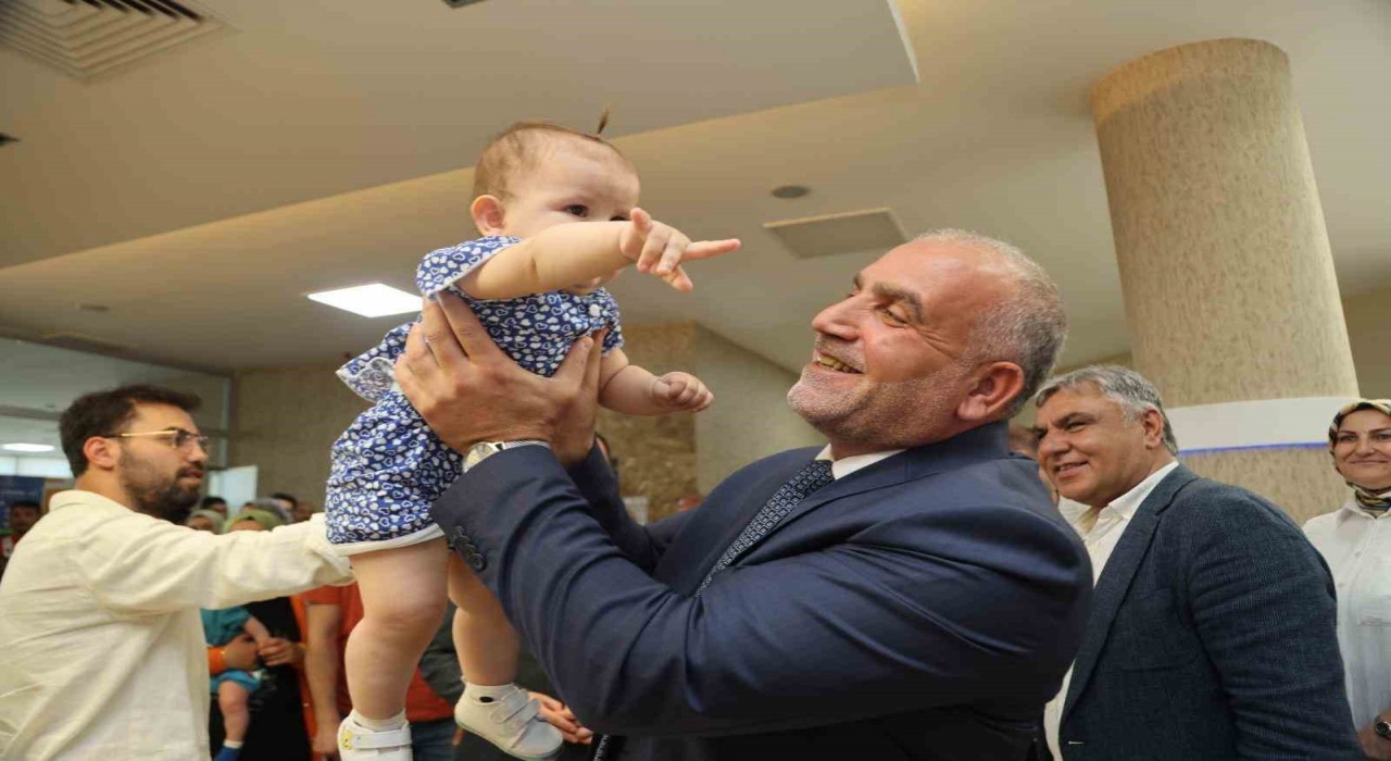 Canikte coşkulu bayramlaşma