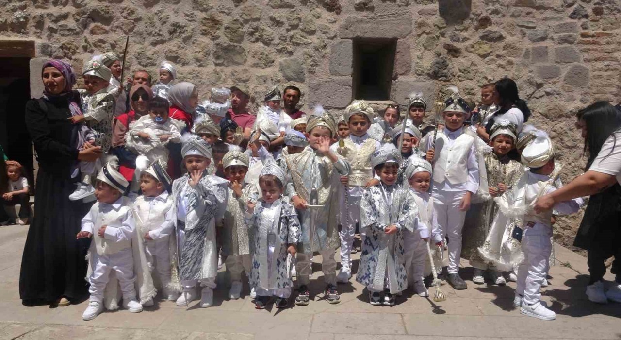 Çankırıda 529 yıllık gelenek yaşatıldı, 41 çocuk toplu sünnet ettirildi