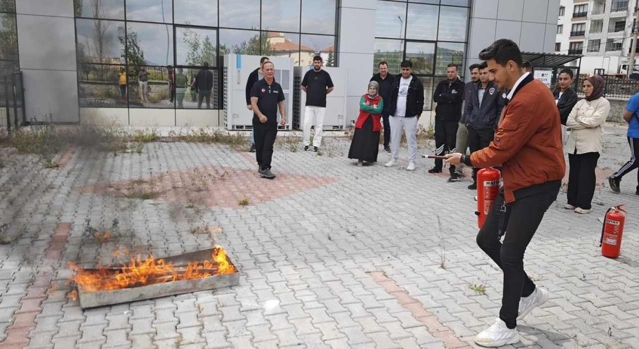 Çankırıda kurum personellerine uygulamalı yangın eğitimi