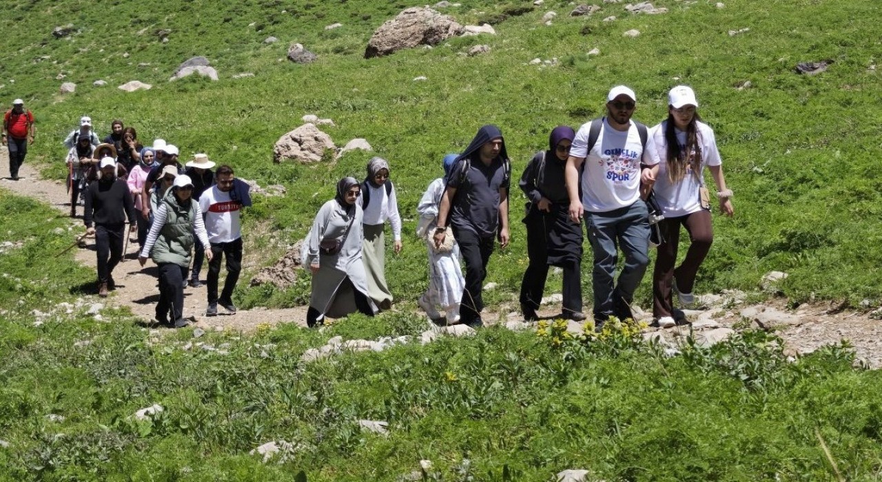 Cennet ve Cehennem Vadisinde doğa yürüyüşü