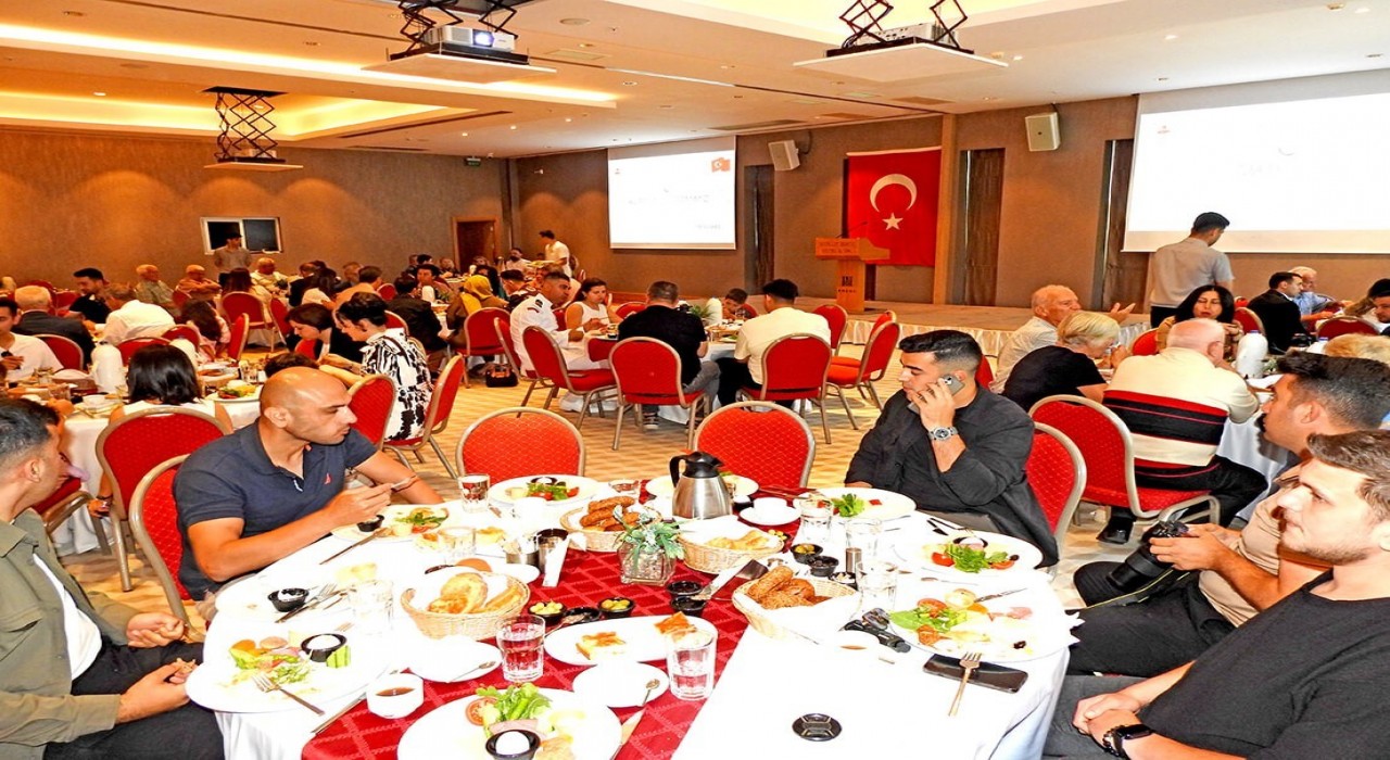 Çeşme Kaymakamı Maraşlıdan bayramda anlamlı buluşma