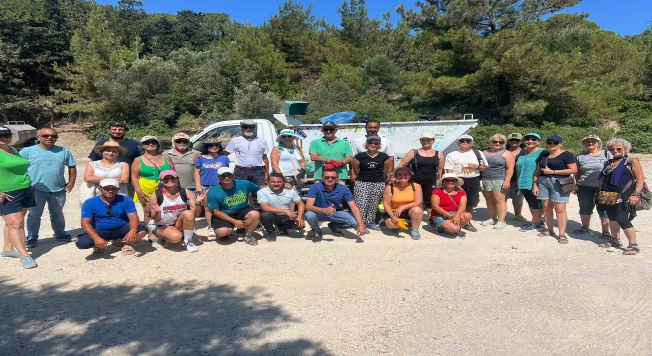 Çeşmede duyarlı vatandaşlardan örnek temizlik etkinliği
