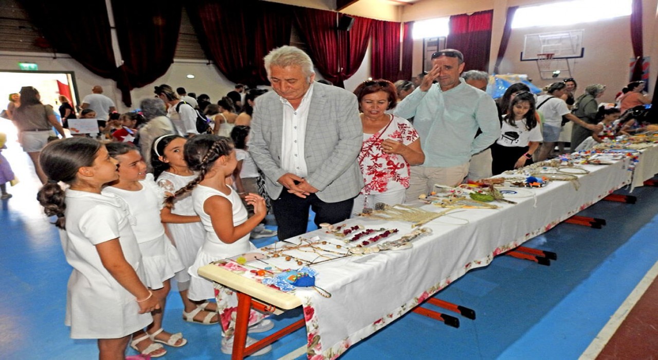 Çeşmede, öğrencilerden geri dönüşüme duyarlı yıl sonu etkinliği