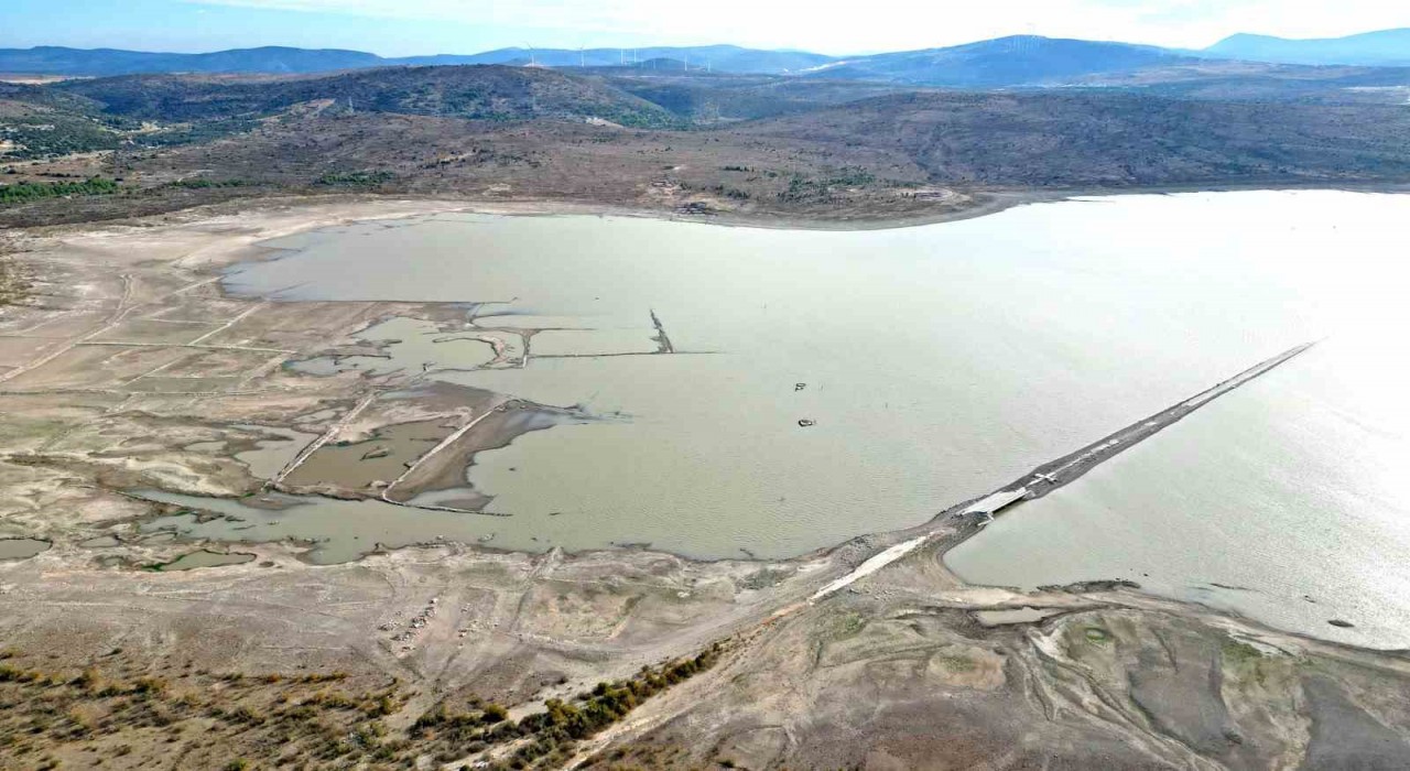 Çeşmenin içme suyu kaynağı erimeye devam ediyor