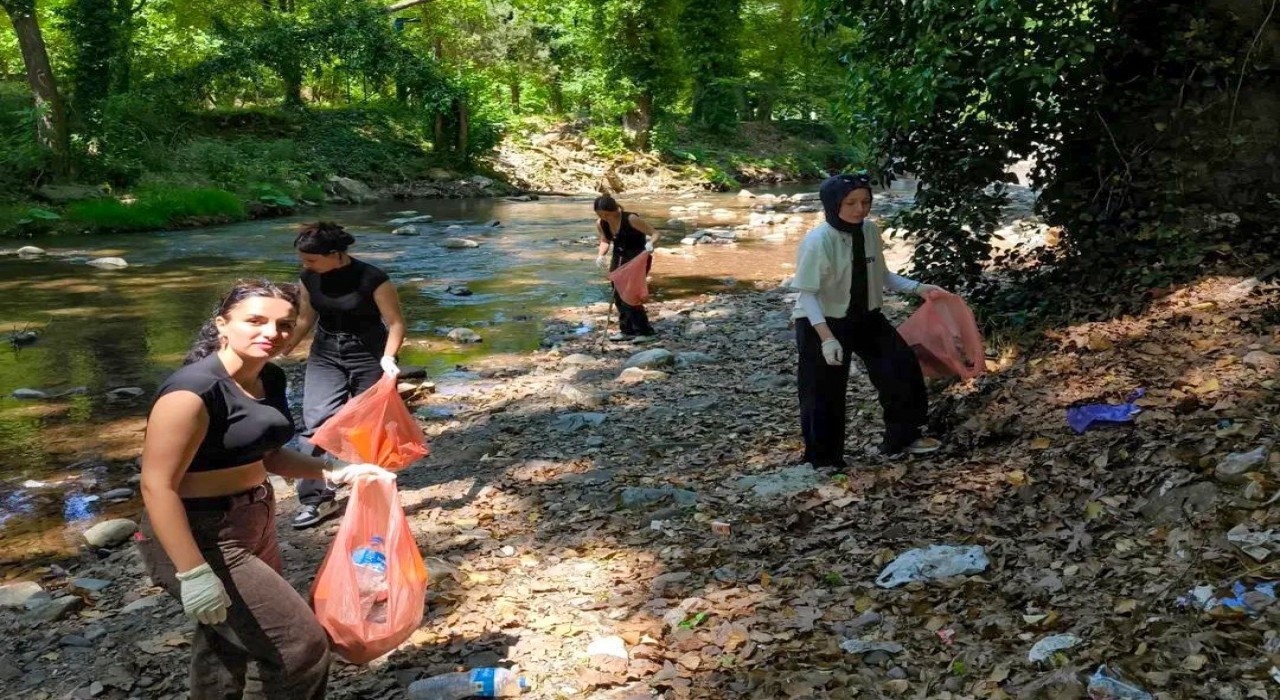 Çevre bilinci için doğa yürüyüşü düzenlediler