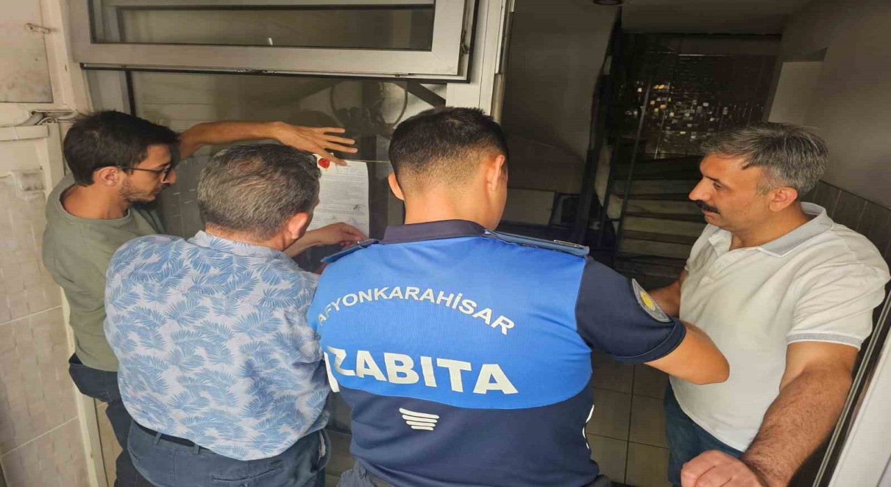 CHPli belediye gazete binasını mühürledi