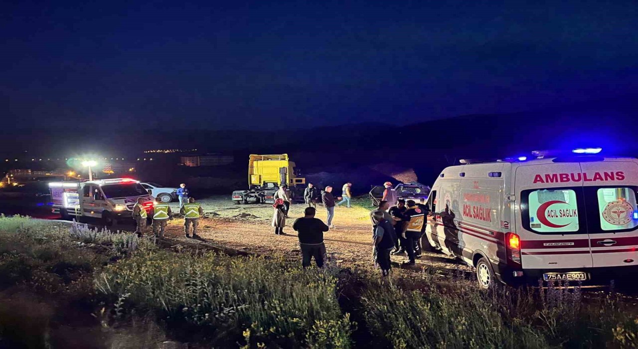 Ardahan'da Trafik Kazası: 2 Kişi Hayatını Kaybetti