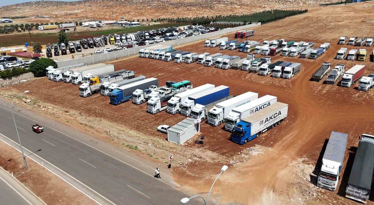 Cilvegözünde tırların bayram öncesi yoğunluğu devam ediyor