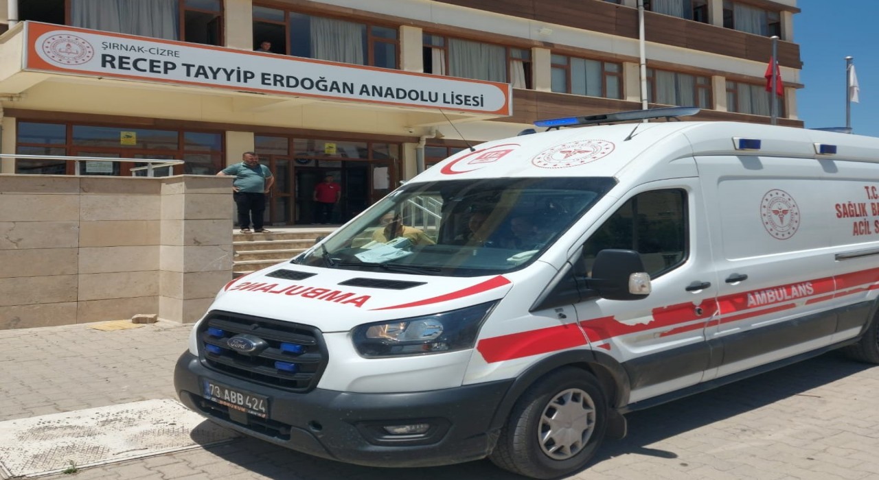 Cizrede YKSde fenalaşan iki aday hastaneye kaldırıldı