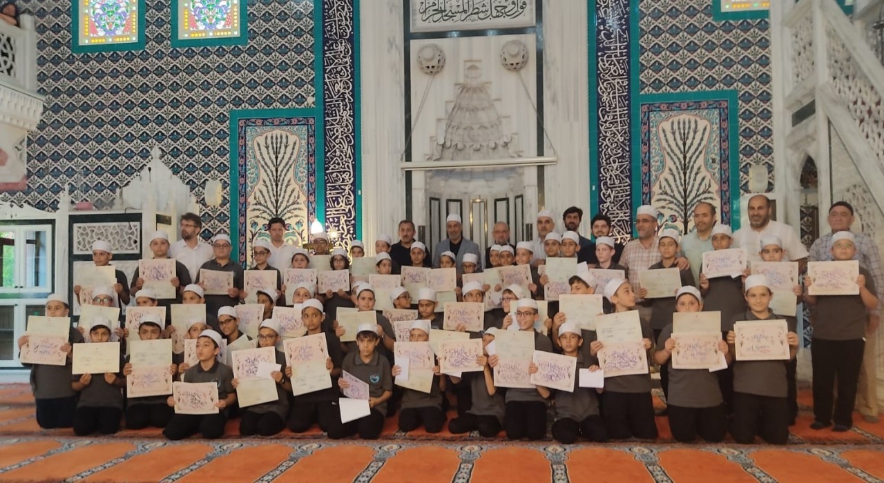 Çorluda hafızlık eğitimini tamamlayan öğrencilere belgeleri verildi